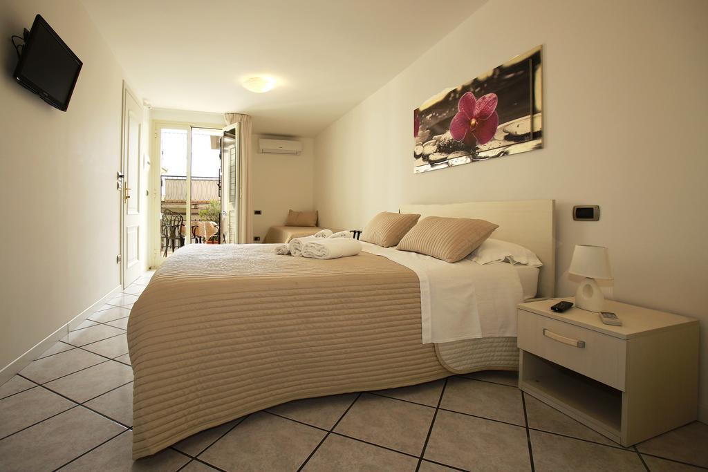 B&B A Casa Di Amici Giardini Naxos Eksteriør bilde